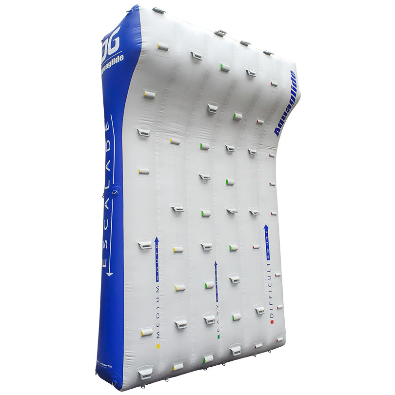 Escalade 5M Yacht Wall: Inflatable climbing wall with medium and difficult routes.
