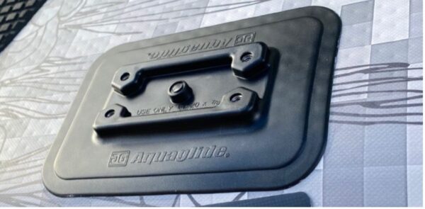 A universal mount plate shown on the Blackfoot SUP